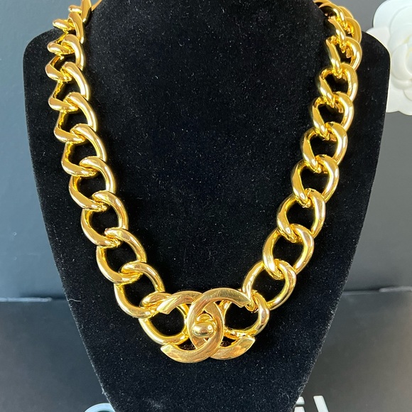 CHANEL 95A XL Chunky Turn Lock Necklace 20” Gold Plated Pristine Authentic - Picture 2 of 5